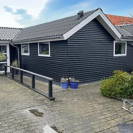 Front In With Wifi Holiday home